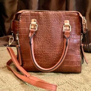 CROSSBODY FAUX LEATHER BAG WITH HANDLES AND AN ADJUST STRAP